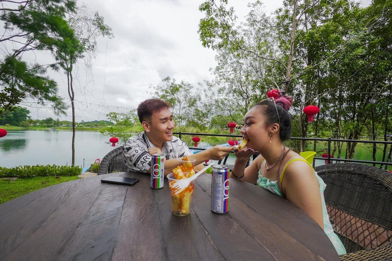 Roxy Tasik Biru Resort City Bau Zewnętrze zdjęcie